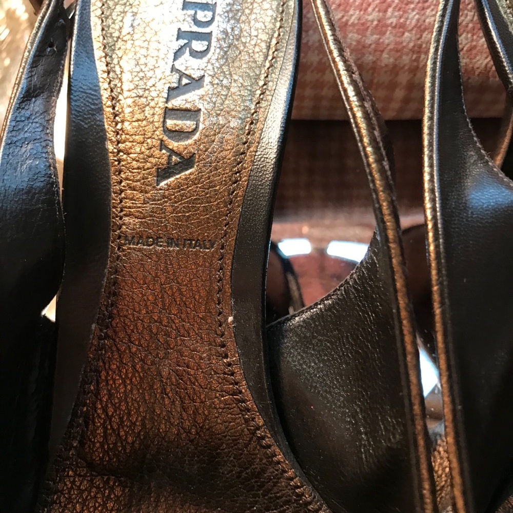PRADA - Picture 7 of 16